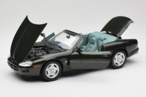 Jaguar XK8 X100 Кабриолет British Racing Зелен Maisto 1:18 50285 Метал — снимка 2 от 8