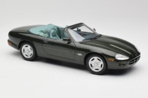 Jaguar XK8 X100 Кабриолет British Racing Зелен Maisto 1:18 50285 Метал — снимка 6 от 8