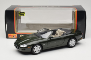 Jaguar XK8 Green Metallic Светло Сиво Интериор Maisto 1:18 31836 Метал — снимка 8 от 8