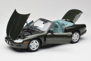 Jaguar XKR X100 Кабриолет Зелен Maisto 1:18 37800-M1 Метал — снимка 2 от 8