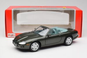 Jaguar XKR X100 Кабриолет Зелен Maisto 1:18 37800-M1 Метал — снимка 8 от 8