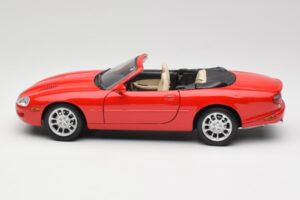 Jaguar XKR X100 Червен Maisto 1:18 50330 Метал — снимка 4 от 8