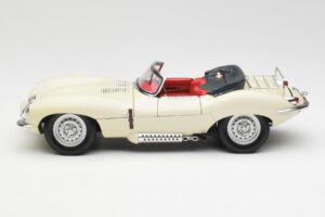 Jaguar XKSS Кремав AUTOart 1:18 73512 Метал — снимка 4 от 8
