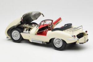 Jaguar XKSS Кремав AUTOart 1:18 73512 Метал — снимка 5 от 8