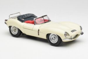 Jaguar XKSS Кремав AUTOart 1:18 73512 Метал — снимка 6 от 8