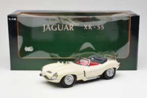 Jaguar XKSS Кремав AUTOart 1:18 73512 Метал — снимка 8 от 8