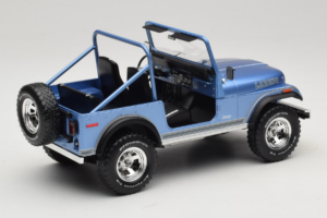 Jeep CJ-7 Laredo Син MCG 1:18 MCG18553 Метал — снимка 2 от 6