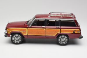 Jeep Grand Wagoneer Classic Червен AUTOart 1:18 74002 Метал — снимка 4 от 8