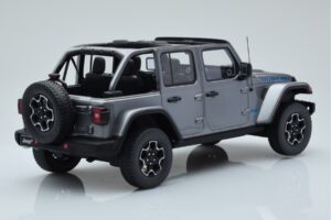Jeep Wrangler 4xe Сребрист GT Spirit 1:18 GT419 Смола — снимка 2 от 6