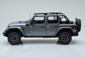 Jeep Wrangler 4xe Сребрист GT Spirit 1:18 GT419 Смола — снимка 3 от 6