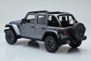 Jeep Wrangler 4xe Сребрист GT Spirit 1:18 GT419 Смола — снимка 5 от 6