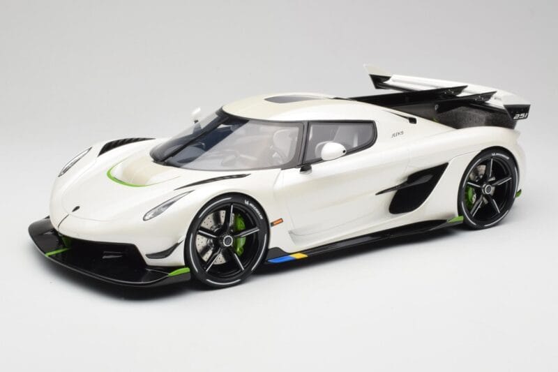 Koenigsegg Jesko Attack Crystal White Pearl GT Spirit 1:12 GT501 Смола