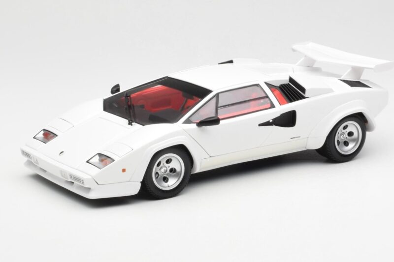 Lamborghini Countach LP500S Бял Kyosho 1:18 08320E Метал
