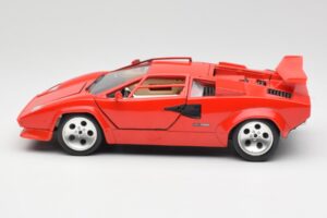 Lamborghini Countach Червен Bburago 1:18 3047-M1 Метал — снимка 4 от 8