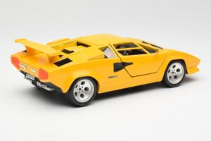 Lamborghini Countach Жълт Bburago 1:18 3037 Метал — снимка 3 от 8