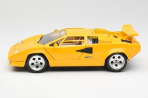 Lamborghini Countach Жълт Bburago 1:18 3037 Метал — снимка 4 от 8
