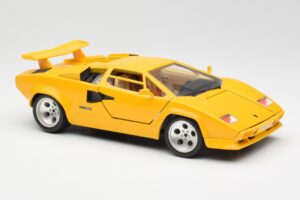 Lamborghini Countach Жълт Bburago 1:18 3037 Метал — снимка 6 от 8