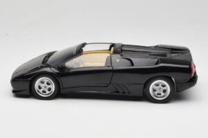 Lamborghini Diablo Roadster Черен AUTOart 1:18 70093-R1 Метал — снимка 5 от 10