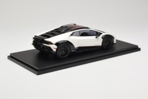 Lamborghini Huracan Sterrato No. 63 Бял TopSpeed 1:18 TS0610 Смола — снимка 2 от 6