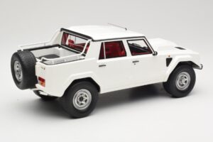 Lamborghini LM002 Бял Kyosho 1:18 GTS18508W Смола — снимка 2 от 6