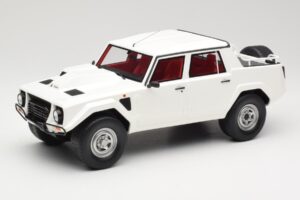 Lamborghini LM002 Бял Kyosho 1:18 GTS18508W Смола