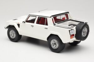 Lamborghini LM002 Бял Kyosho 1:18 GTS18508W Смола — снимка 5 от 6