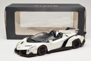 Lamborghini Veneno Roadster Бял С Червена Линия Kyosho 1:18 C09502W Метал — снимка 6 от 6