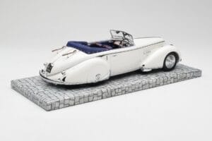 Lancia Astura Tipo 233 Corto Бял Minichamps 1:18 107125330 Смола — снимка 2 от 6