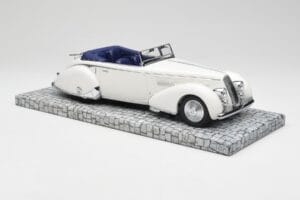 Lancia Astura Tipo 233 Corto Бял Minichamps 1:18 107125330 Смола — снимка 4 от 6