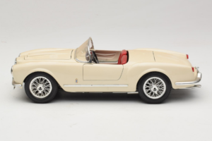 Lancia Aurelia B24 Spider Бежов Bburago 1:18 3010-M2 Метал — снимка 4 от 8