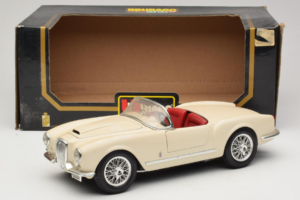 Lancia Aurelia B24 Spider Бежов Bburago 1:18 3010-M2 Метал — снимка 8 от 8