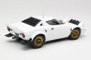 Lancia Stratos HF Stradale Бял Minichamps 1:18 155741700 Метал — снимка 2 от 6