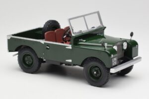 Land Rover 88 Series 1 Open Top Тъмно Зелен MCG 1:18 MCG18367 Метал — снимка 2 от 6
