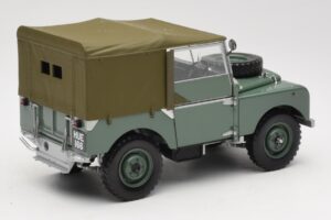 Land Rover 88 Series I Зелен Minichamps 1:18 150168900 Метал — снимка 3 от 8