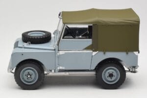 Land Rover 88 Series I Сив Minichamps 1:18 150168904 Метал — снимка 4 от 8