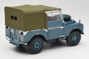 Land Rover 88 Series I Светлосин Minichamps 1:18 150168907 Метал — снимка 3 от 8