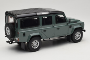 Land Rover Defender Station Wagon Keswick Green GT Spirit 1:18 GT527 Смола — снимка 2 от 6