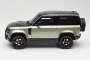 Land Rover Defender 90 HSE P400 L663 Pangea Green Metallic GT Spirit 1:18 GT517 Смола — снимка 3 от 6