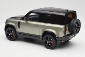 Land Rover Defender 90 HSE P400 L663 Pangea Green Metallic GT Spirit 1:18 GT517 Смола — снимка 5 от 6