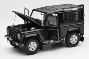 Land Rover Defender 90 Santorini Черен Металик Kyosho 1:18 08901BK Метал — снимка 2 от 8