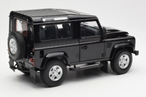Land Rover Defender 90 Santorini Черен Металик Kyosho 1:18 08901BK Метал — снимка 3 от 8