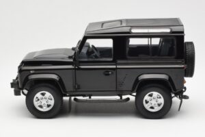 Land Rover Defender 90 Santorini Черен Металик Kyosho 1:18 08901BK Метал — снимка 4 от 8