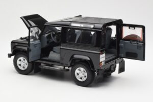 Land Rover Defender 90 Santorini Черен Металик Kyosho 1:18 08901BK Метал — снимка 5 от 8