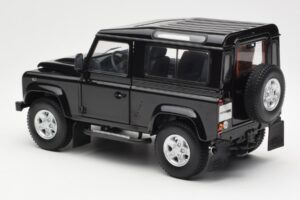 Land Rover Defender 90 Santorini Черен Металик Kyosho 1:18 08901BK Метал — снимка 7 от 8