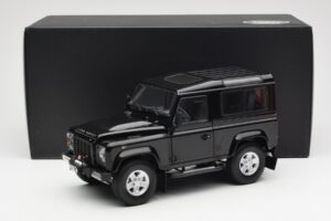 Land Rover Defender 90 Santorini Черен Металик Kyosho 1:18 08901BK Метал — снимка 8 от 8