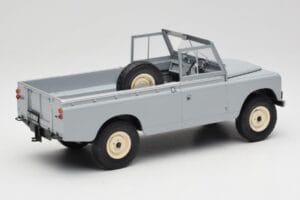 Land Rover Series II 109 Pickup Сив MCG 1:18 MCG18092 Метал — снимка 2 от 6
