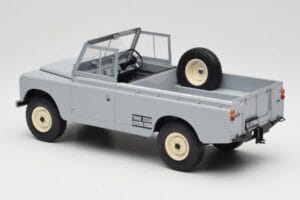 Land Rover Series II 109 Pickup Сив MCG 1:18 MCG18092 Метал — снимка 5 от 6