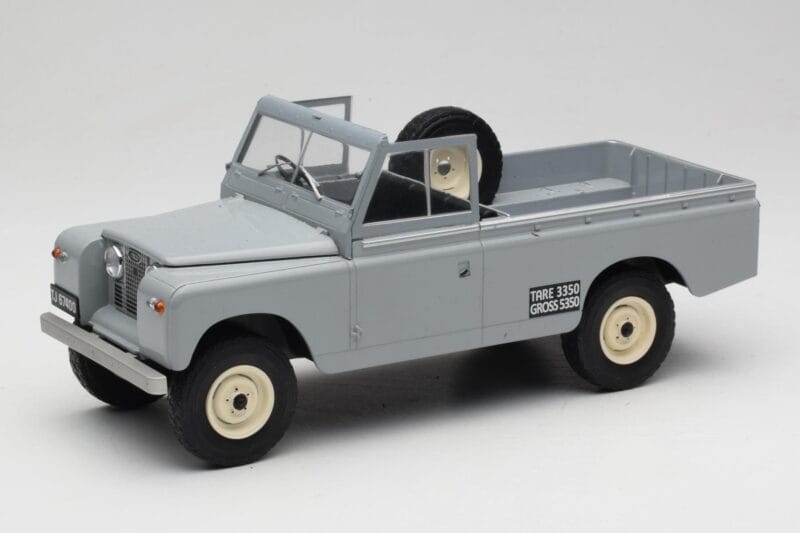 Land Rover Series II 109 Pickup Сив MCG 1:18 MCG18092 Метал
