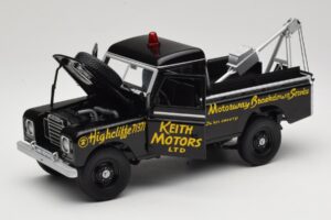 Land Rover Series III Спасителен Автомобил Черен Universal Hobbies 1:18 4411 Метал — снимка 2 от 8