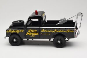 Land Rover Series III Спасителен Автомобил Черен Universal Hobbies 1:18 4411 Метал — снимка 4 от 8